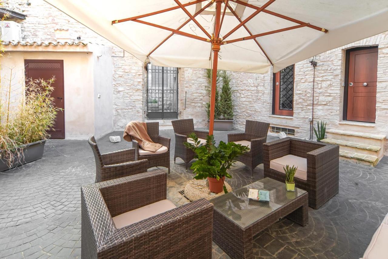 Palazzo Bozzoni Assisi Boutique Apartments Kültér fotó